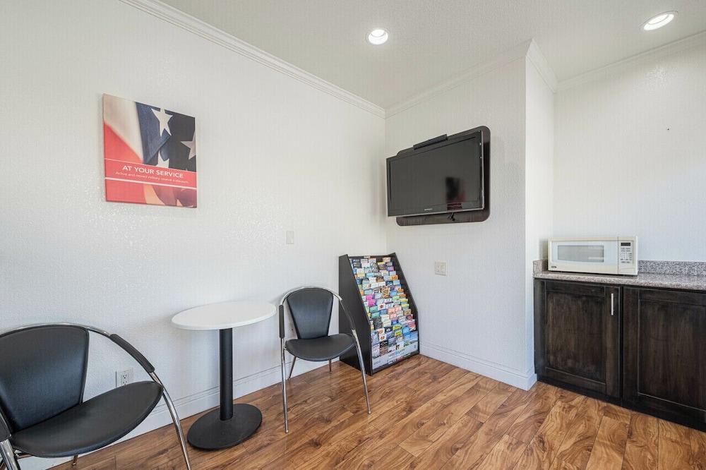 Coastal Valley Inn - photo 25