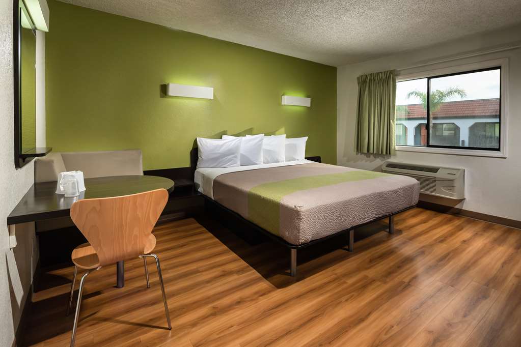Motel 6 Canoga Park CA - photo 8