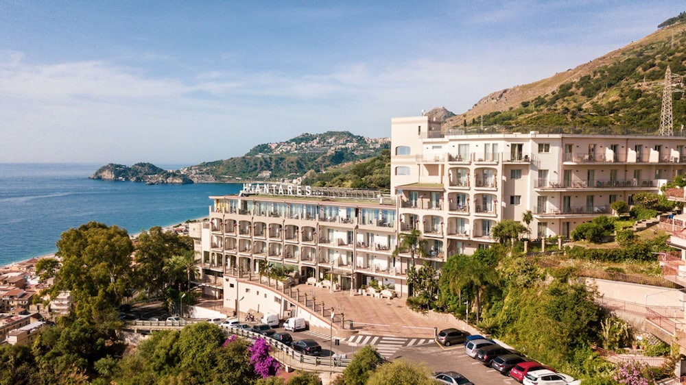 Hotel Antares — hotel in Letojanni