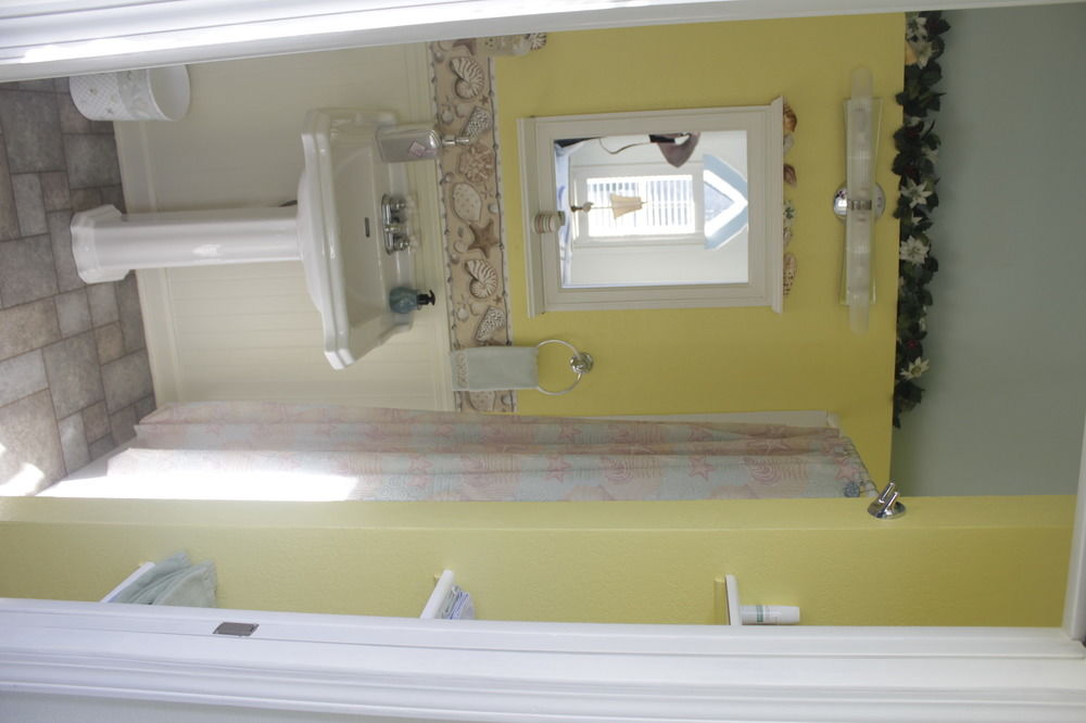 Allegan Country Inn - photo 2