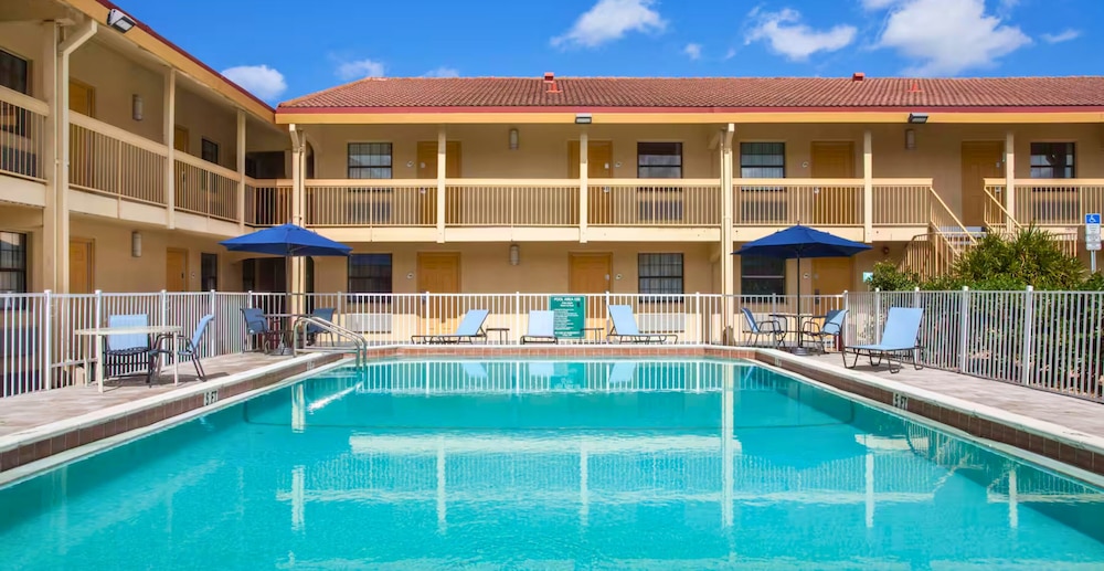 Baymont by Wyndham Fort Myers Central - photo 14