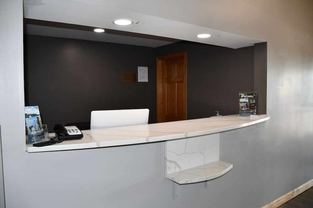 Stillwater Inn & Suites - photo 5