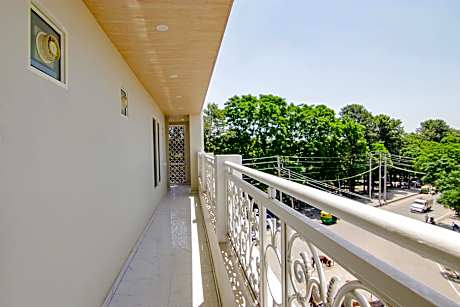 Fabhotel Park View