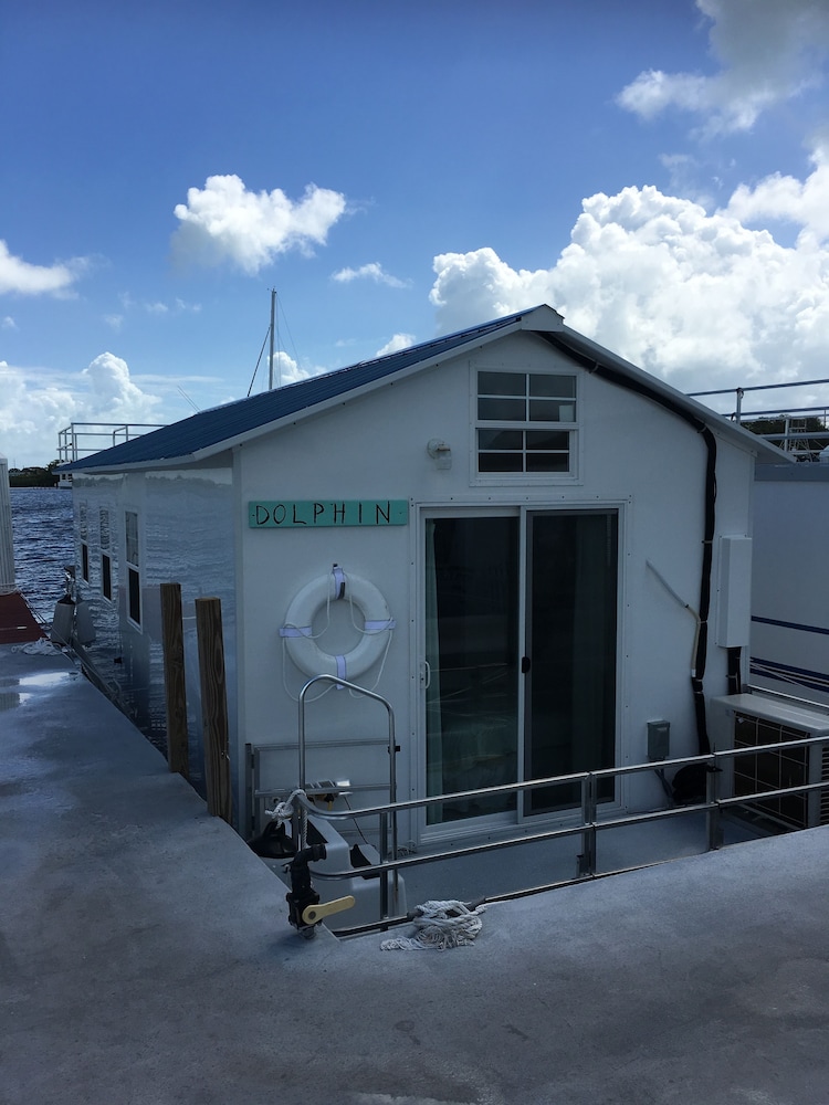 Mangrove Marina and Resort Aqualodge Houseboats - carbon neutral hotel in Tavernier