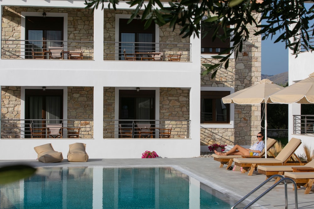Michelangelo suites and apartments — 4-Star Luxury Hotel in Parga, Greece