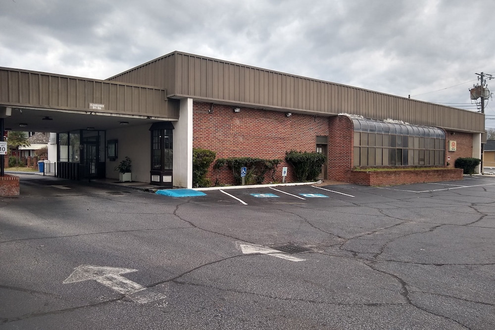 OYO Hotel Sumter SC Downtown - photo 14