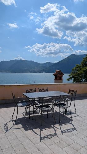 Attico Vittoria — hotel in Marone