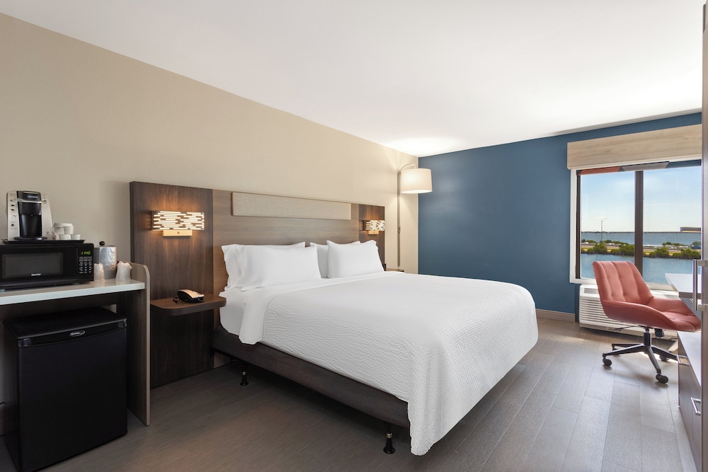 Holiday Inn Express Hotel & Suites Tampa Rocky Point Island by IHG - photo 10