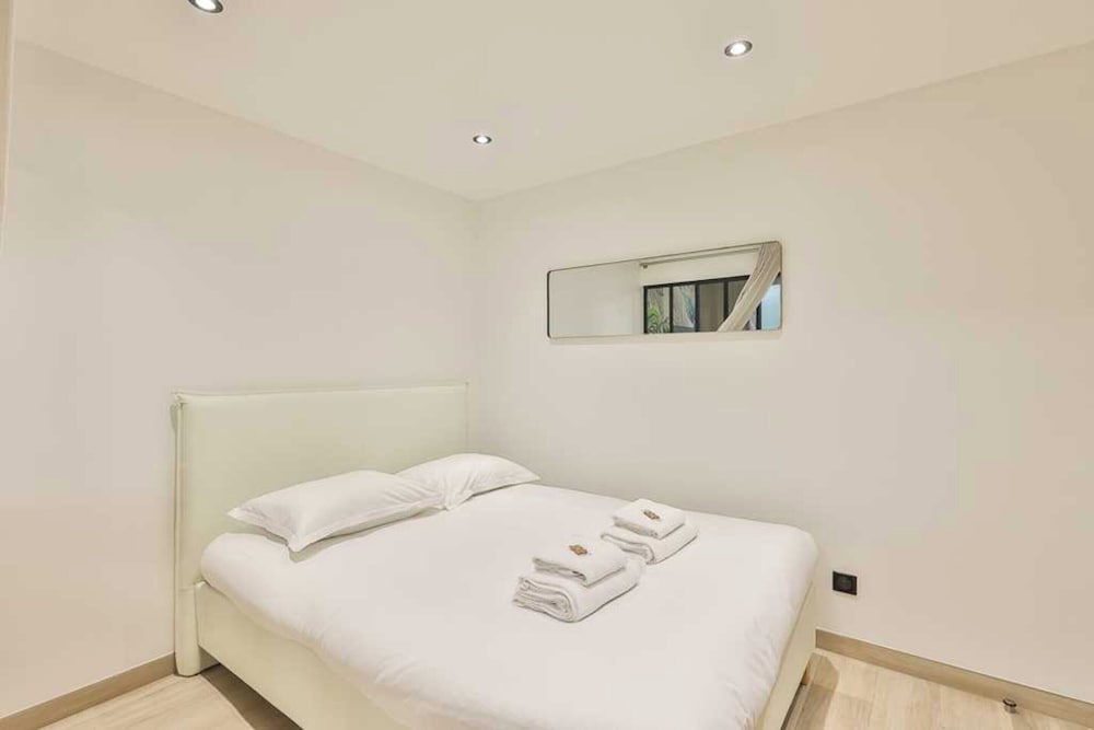 Newly Renovated Appartement Canal de L'ourq — 4-Star Luxury Hotel in Paris, France