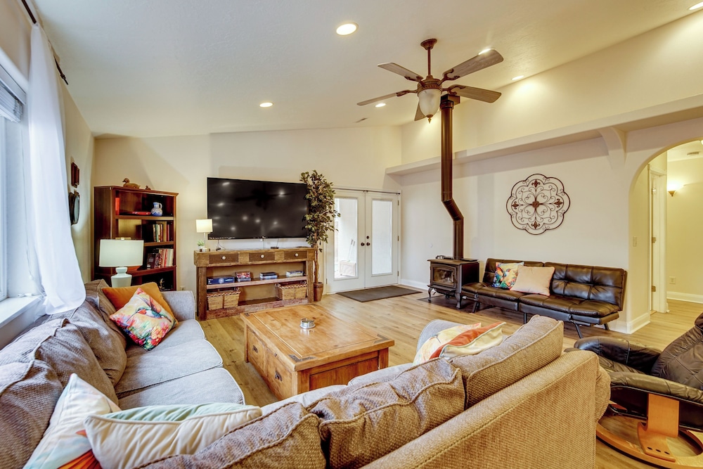 Central Cedar City Retreat Near Parks Dining — Cedar City