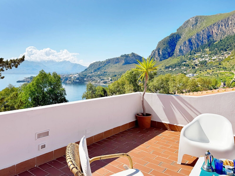 Solemar Sicilia Villa dei due Golfi — 4-Star Luxury Hotel in Santa Flavia, Italy