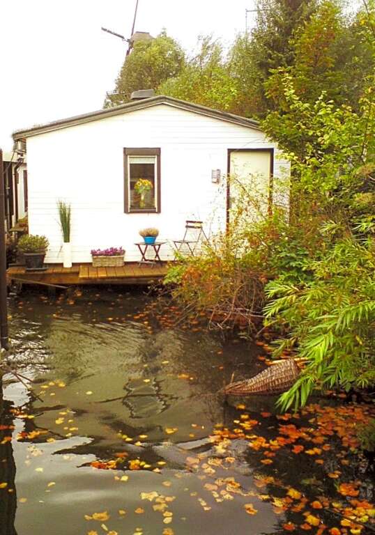 Romantic quiet studio on the canal — Amsterdam — photo 3