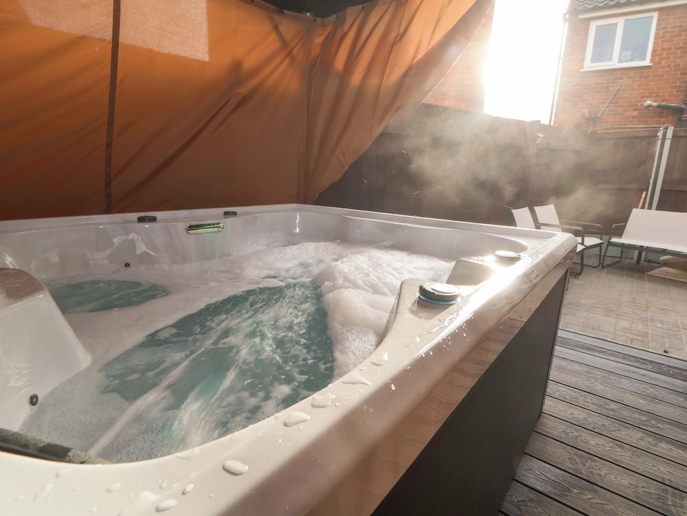 Steam and Stay Hoole — 4-Star Luxury Hotel in Chester, United Kingdom