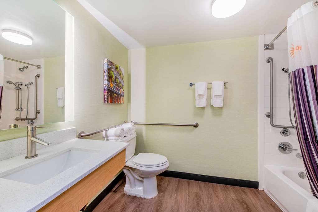 La Quinta Inn & Suites by Wyndham New Orleans Downtown - photo 38
