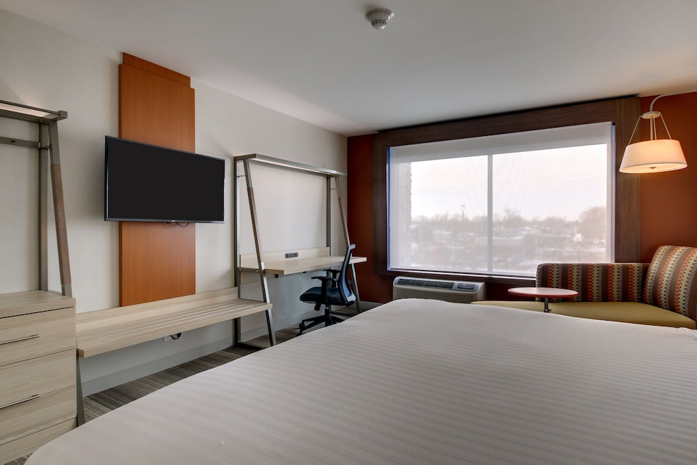 Holiday Inn Express & Suites Galesburg by IHG - photo 25