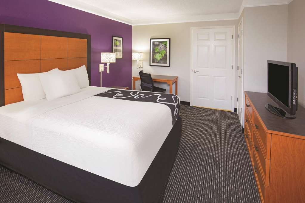 Howard Johnson by Wyndham Sacramento Downtown - photo 25