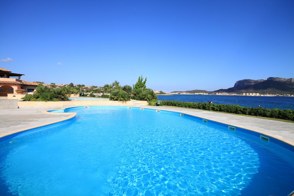 S'Abba e Sa Pedra Your House in Sardinia — 4-Star Luxury Hotel in Golfo Aranci, Italy