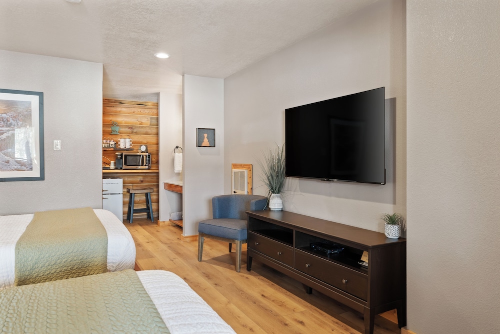 Duck Creek Village Inn - photo 11
