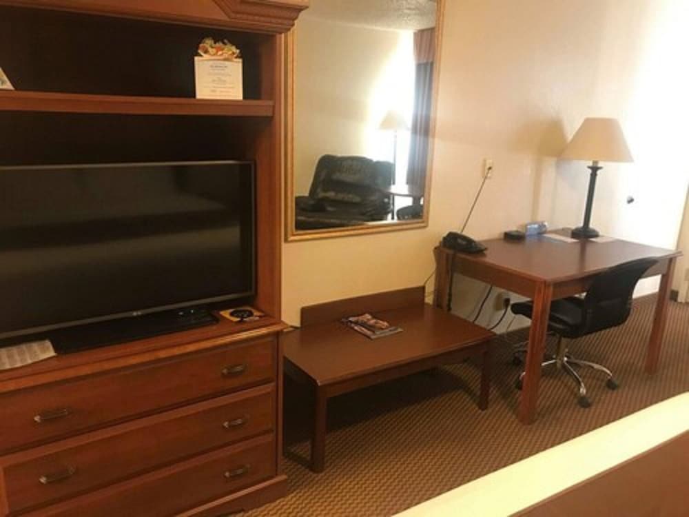 Days Inn by Wyndham Abilene - photo 13
