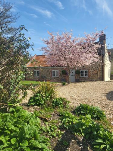 Brook Cottage — 4-Star Luxury Hotel in Mundesley, United Kingdom