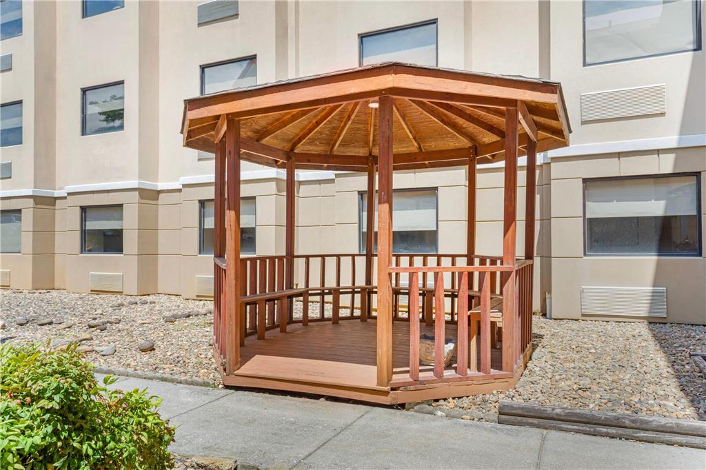 Quality Inn & Suites - photo 7