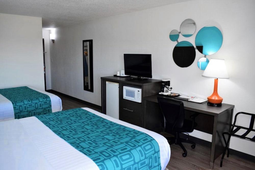 Howard Johnson by Wyndham Beaufort Parris Island - photo 5