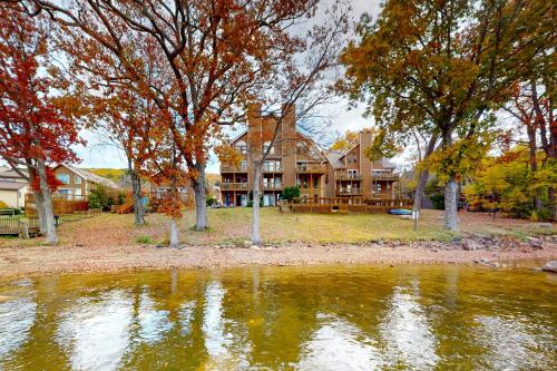 Hartwood K — 4-Star Luxury Hotel in Mchenry, United States