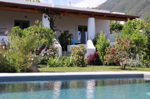 Frangimare La Malandrina — 4-Star Luxury Hotel in Malfa, Italy