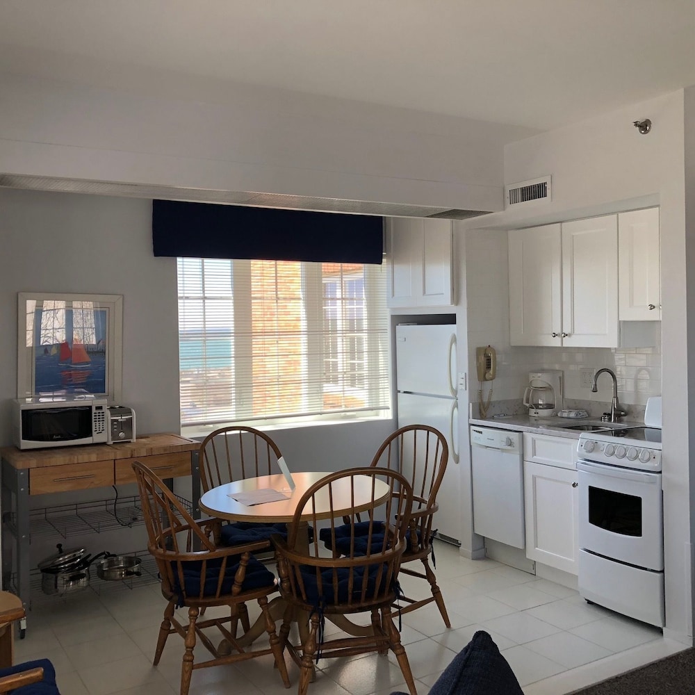 Montauk Manor - photo 24