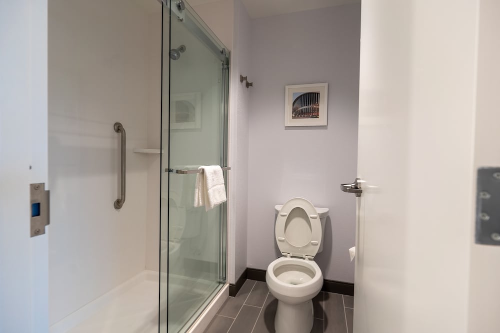 Hampton Inn & Suites Raleigh Midtown - photo 31