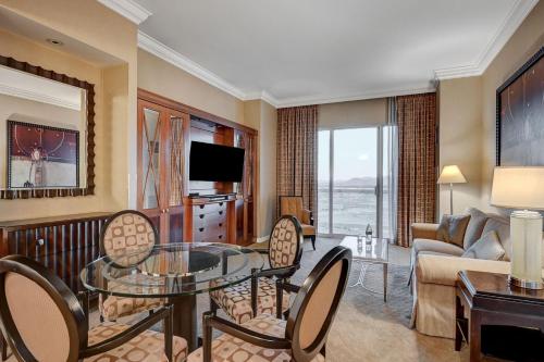 The Esme Suite At Mgm Signature 5 Min Walk From F1 Grandstand Located At Tower 2