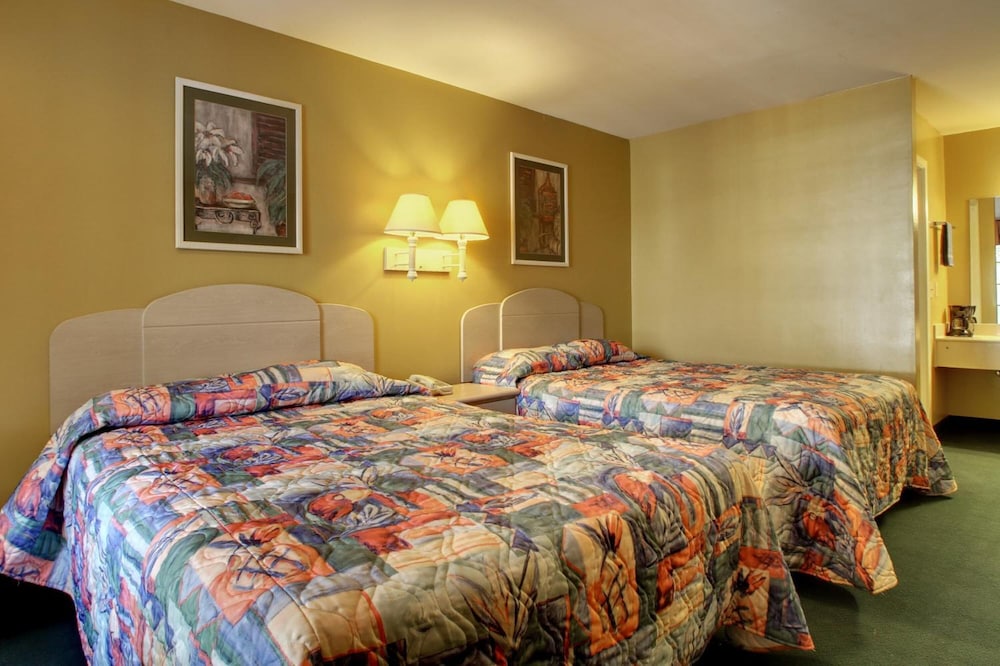 Key West Inn Childersburg - photo 15