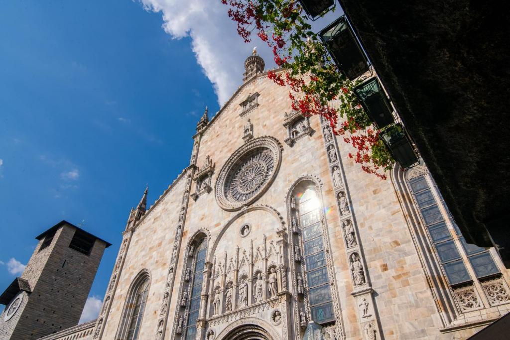 House Of Glass Cathedral View The House Of Travelers — 4-Star Luxury Hotel in Como, Italy