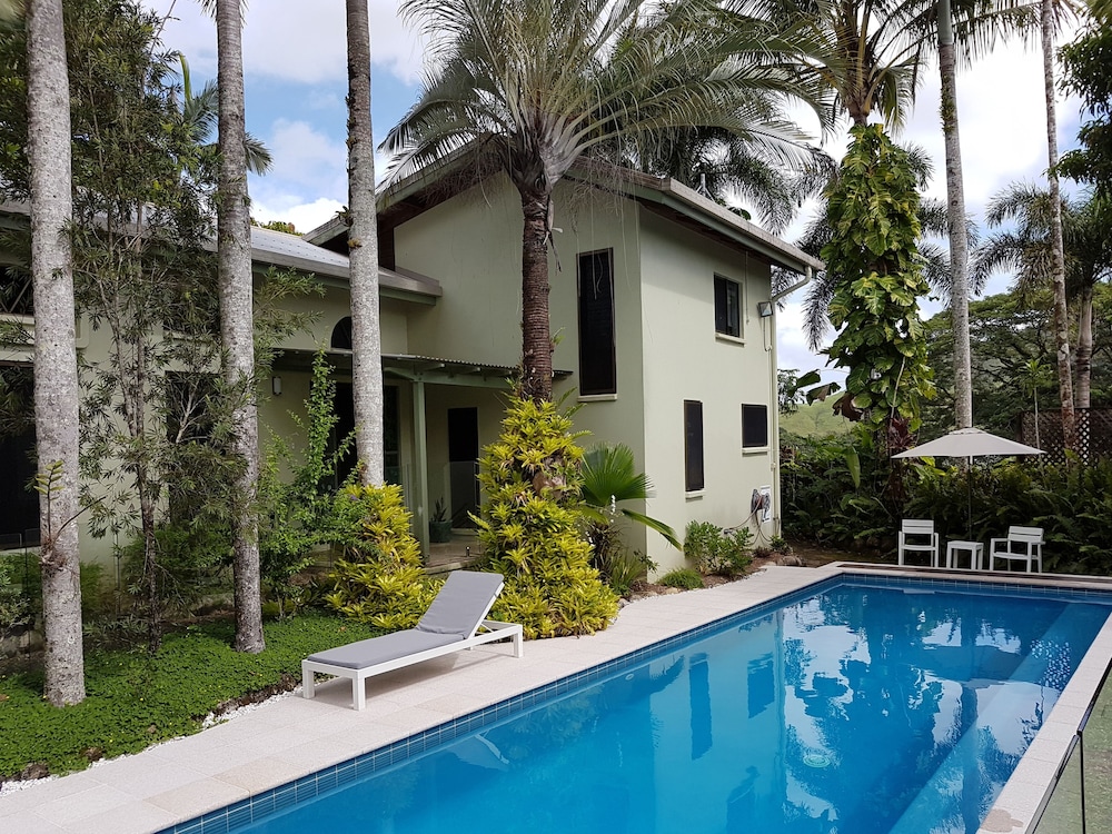 Daintree Village Bed and Breakfast — 4-Star Luxury Hotel in Port Douglas, Australia