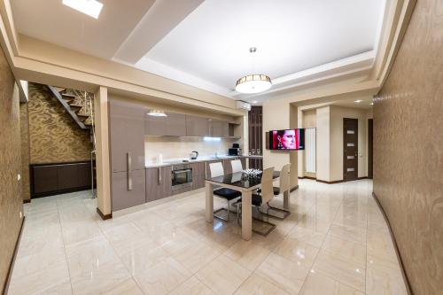 Apartments on Besarabka — 4-Star Luxury Hotel in Kyiv, Ukraine