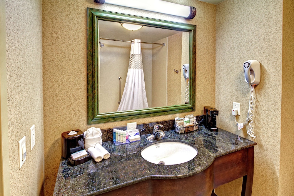 Hampton Inn & Suites Lebanon - photo 32