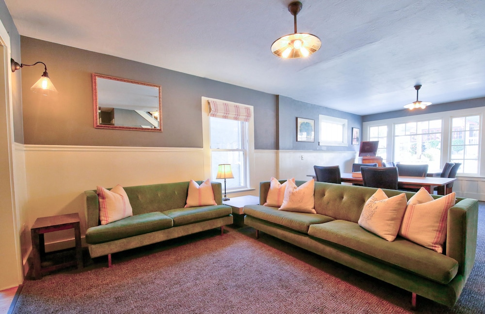 Hotel Charlotte - photo 25