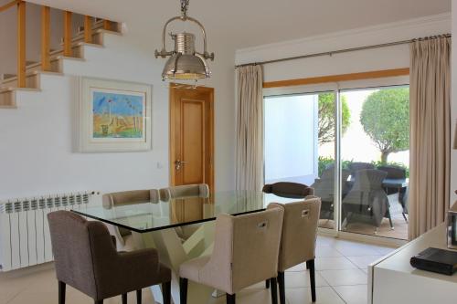 Stunning Townhouse T3 — 4-Star Luxury Hotel in Obidos, Portugal