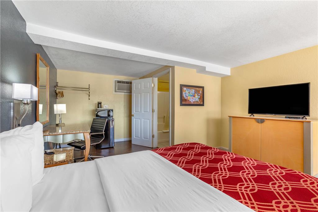 Econo Lodge Clovis - photo 25