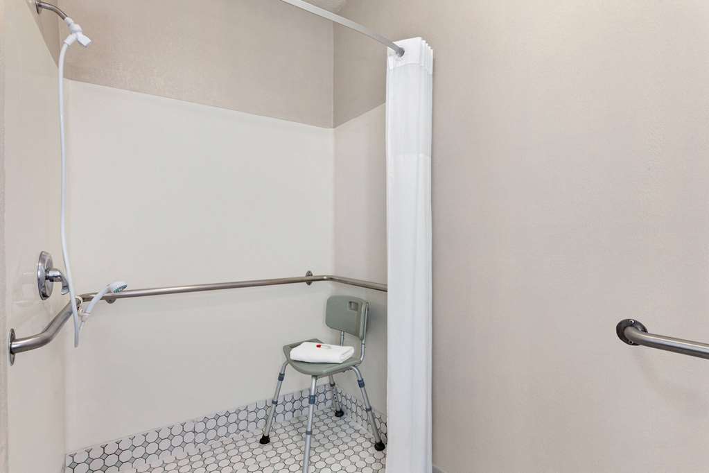 Days Inn by Wyndham Kansas City International Airport - photo 13