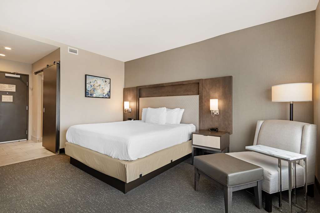 Best Western Plus Executive Residency Rigby's Water World Hotel - photo 19