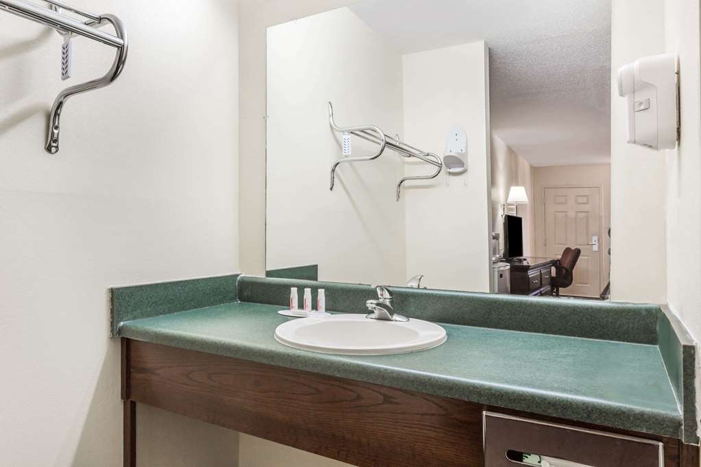 Days Inn by Wyndham Royston - photo 9