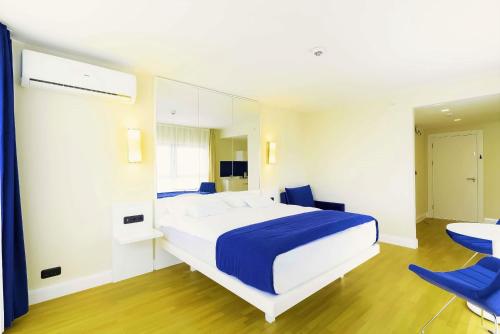Chic Coastal Escape Aparthotel Overlooking Batumi's Shores
