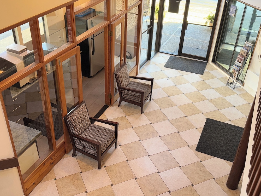 Sunshine Lodge Inn — Gibsons — photo 2