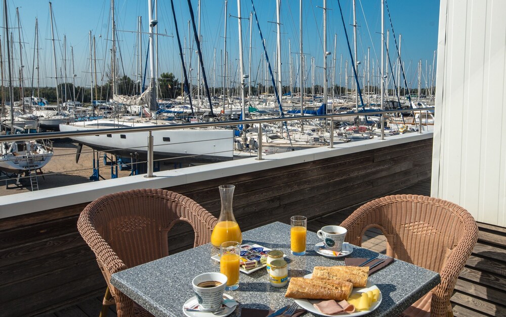 Hôtel Les Trois Voiles — hotel in Port-Saint-Louis-Du-Rhone