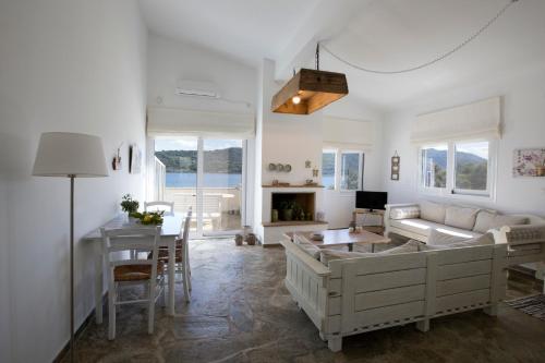 Rododafni Loft — 4-Star Luxury Hotel in Aidipsos, Greece