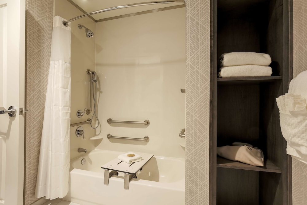 DoubleTree by Hilton Evansville - photo 40