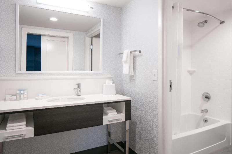 Hampton Inn Dubuque - photo 14