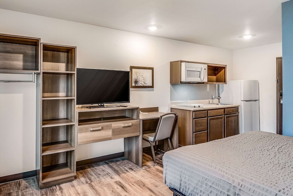 Woodspring Suites West Des Moines - photo 22