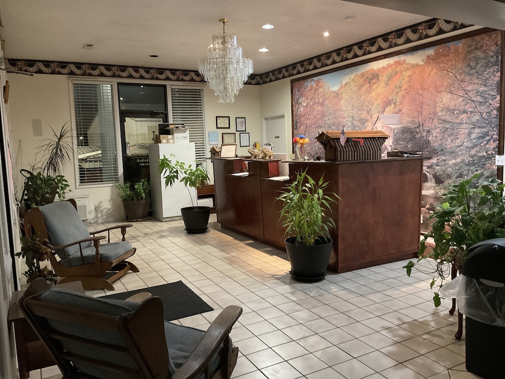 Covered Bridge Inn & Suites - photo 3